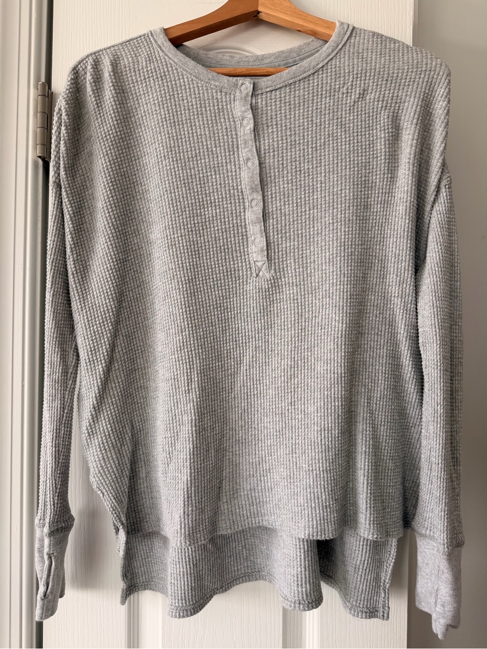 Relaxed Waffle-Knit Henley Top — Light Gray
